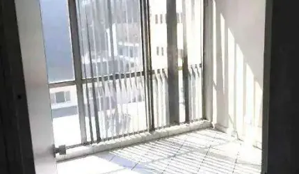 comercial ampla com banheiro, torre única com elevador e garagem no subsolo!
