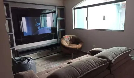 Sobrado com 265m² localizado na Vila Helena em Santo André- SP.