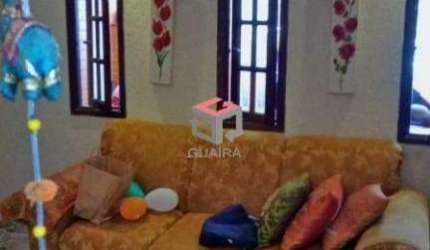 Sobrado com 160m² localizado no Jardim das Maravilhas em Santo André.