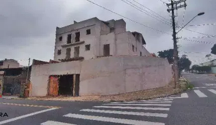 Apto com 38m² sem cond. com elevador, localizado no Jardim Stella em Santo André.