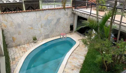 Sobrado com 250m² com piscina localizado no Bairro Independência em São Bernardo do Campo/SP.