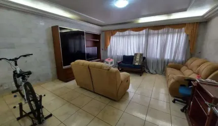 Sobrado perfeito para quem procura bastante espaço em uma excelente localização!