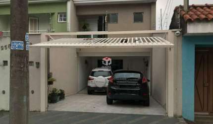 Sobrado com 233m² localizado na Vila Eldizia em Santo André- SP.