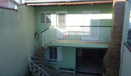 Sobrado com 277 m² localizado no Bairro Jaçatuba em Santo André/SP.