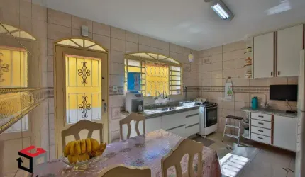 Sobrado lindo com muito sol, entrada lateral, 3 quartos e 2 vagas