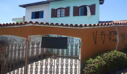 Sobrado de 171m² / Bairro Santa Maria em Santo André - SP