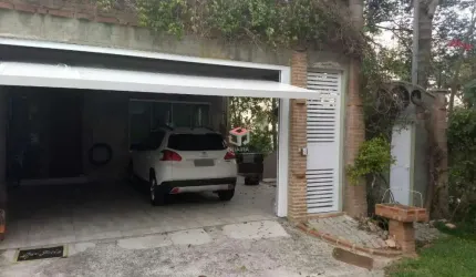 Sobrado com 443m² localizado no Bairro Demarchi em São Bernardo do Campo - SP.