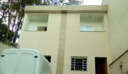 Sobrado com 110m² localizado no Jardim Las Vegas em Santo André - SP.