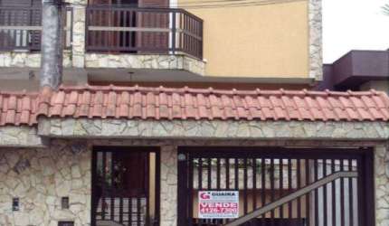 Sobrado com 360m² localizado no Bairro Santa Terezinha em São Bernardo do Campo/SP.