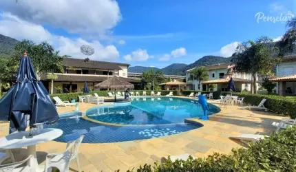 Casa em condomínio fechado com 3 dormitórios, suíte e lazer completo.