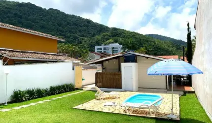 Ubatuba - Toninhas : Casa com 3 dormitórios, 1 suíte, piscina e espaço gourmet.