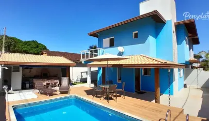 Ubatuba - Casa em condomínio fechado a venda com 3 suítes piscina e área gourmet
