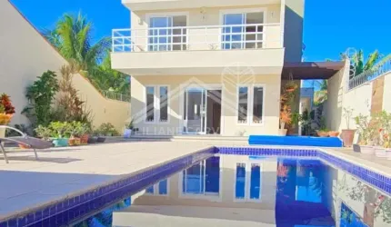 Casa moderna com 4 quartos e piscina em Maricá