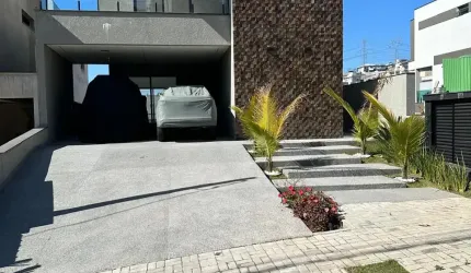 Casa recém-construída em condomínio Aruã Brisas II de Mogi das Cruzes