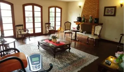 Sobrado Residencial de 400m² com 3 dormitórios, 2 suítes, quintal, 3 vagas no Morumbi - São Paulo.