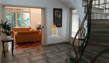 Casa Sobrado à venda no Jardim Paulista de 370m² com 3 suítes e 4 vagas de garagem Casa Sobrado à ve