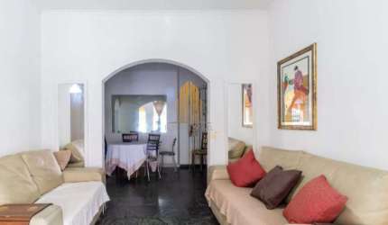 Casa à venda com 210m², 5 quartos e 3 vagas Casa à venda com 210m², 5 quartos e 3 vagas