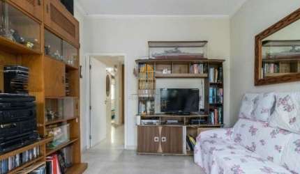 CASA RESIDENCIAL DE 150M²  POSSUINDO 2 DORMITÓRIOS ( 1 SUÍTE )  E 2 VAGAS Á VENDA NA REGIÃO DA SAÚDE