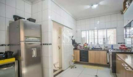 CASA ASSOBRADADA RESIDENCIAL DE 190M²  POSSUINDO 4 DORMITÓRIOS (4 SUÍTES) E 4 VAGAS Á VENDA NA SAÚDE