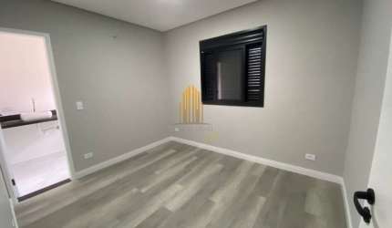 Sobrado de 130m² com 3 suítes, 2 vagas no Jardim Caravelas.