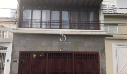 CASA ASSOBRADADA DE 210m² COM 3 QUARTOS , 1 SUITE , 4 BANHEIROS E 3 VAGAS Á VENDA