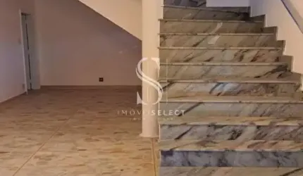 Saúde - Casa de 160m² com 3 quartos, 2 banheiros e 2 vagas