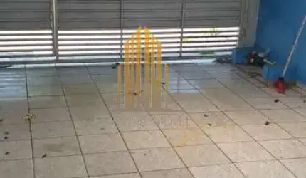 Santo Amaro - Casa assobradada de 80m² com dois dormitórios e uma vaga de garagem.