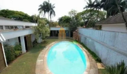 Casa Assobradada com 600m². 4 Dormitórios , 6 banheiros e 4 vagas de garagem.  No bairro - Brooklin.