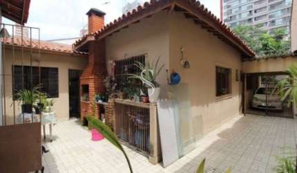 Mirandópolis - Casa de 300m² com 3 dormitorios sendo 2 suites, 4 banheitos e 5 vagas.