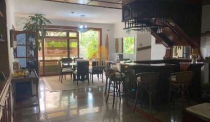 ALTO DA LAPA - CASA EM DE 400m² COM 4 QUARTOS, 2 SUITES, PISCINA E 4 VAGAS.