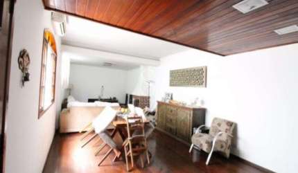 VILA SANTO ESTEFANO, CASA SOBRADO DE 145M² COM 3 DORMITORIOS, 3 BANHEIRO E 3 VAGAS DE GARAGEM.