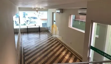 VILA OLÍMPIA - CASA de 200m² com 3 dormitorios, 4 banheiros e 4 vagas.