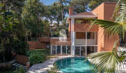 Chácara Flora - Casa de 3000m² com 5 suites e 10 vagas.