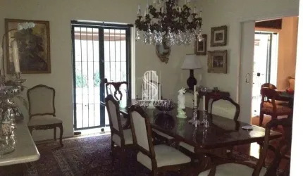 JARDIM GUEDALA - CASA DE 411M² COM 4 SUÍTES E 4 VAGAS.