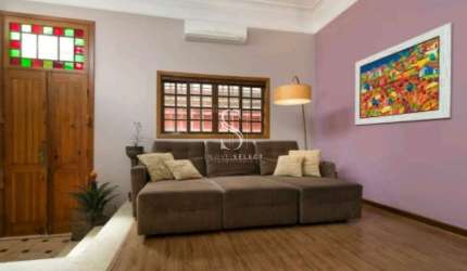 Perdizes - Casa de 240m² com 3 suites, 4 banheiros e 2 vagas