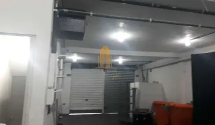 Galpão Comercial de 250m² com 2 mezaninos, vestiário, 3 banheiros, copa em Bela Vista - São Paulo.