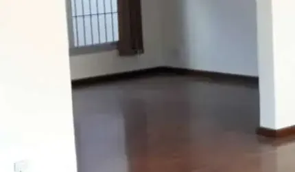 Butantã - Casa de 443m² com 6 dormitórios (2 suites), 3 banheiros, 2 salas e 4 vagas.
