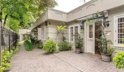 Ibirapuera - Imóvel Comercial de 244m² com 6 Quartos, 6 banheiros e 7 vagas