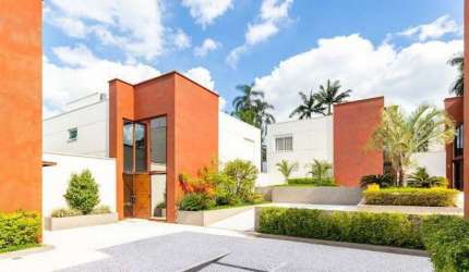 Condomínio Porto Fino, Casa à venda com 4 suítes, piscina e 5 vagas. Conforto, sofisticação e lazer