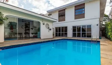 Casa à venda na Granja Julieta, 2 andares, com 4 Suítes e 4 Vagas em 363 m² a 300 metros do Parque.