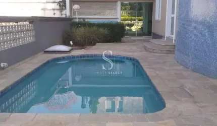 Morumbi - Casa de 700m² com 4 dormitórios, 3 suítes, piscina e 6 vagas.