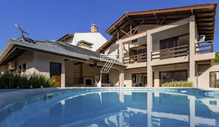 Casa em condomínio fechado com 5 quartos à venda na Rua Venezuela, 136, Atami, Pontal do Paraná, 301 m2 por R$ 1.980.000