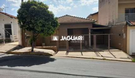 Casa no Bairro CENTRO na cidade de  Agudos;