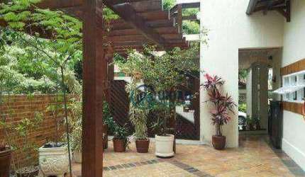 Excelente casa duplex em ótimo condomínio, com 3 dormitórios, sendo uma suíte, três vagas , lazer completo !!