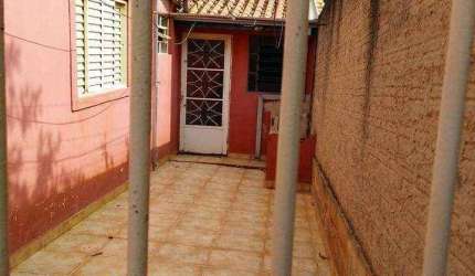 Chácara com ótima localização no Vale da Lua/ 4 Dorm./ Suítes/ Cozinha americana