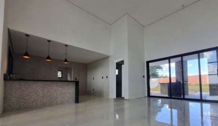 Casa em cond. à venda/ 3 suítes/ Espaço gourmet/ Piscina/ À 10 min do Campolim