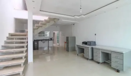 Sobrado 250 m²/ 3 Dorm./ Suíte/ Cozinha ampla/ 6 Vagas/ Jardim Prestes de Barros