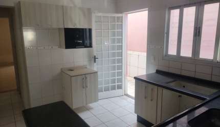 Sobrado 175 m²/ 3 Dorm/ Suíte/ Espaço Gourmet/ Pq. Laranjeiras