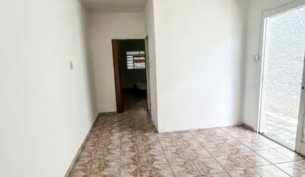 Casa térrea 2 Dorm./ Suíte/ Garagem coberta/ Jd. das Estrelas/ Só 266 mil