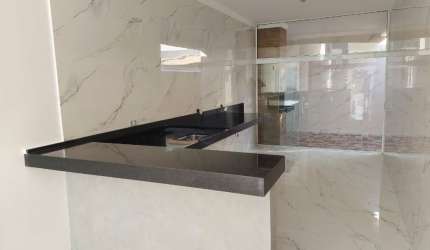 Casa térrea em cond./ 3 Dorm./ Suíte/ Área Gourmet/ 2 Vagas/ Ac. Av. Itavuvu